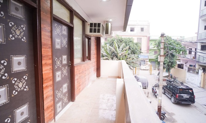 Sector 63 Hotel | Roomshala 034 Grihum Noida Sector 63