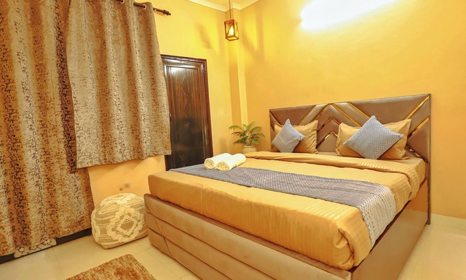 Janakpuri Hotel | Roomshala 069 Harshi Residency