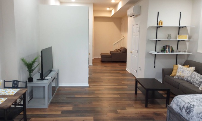 Fredericksburg Apartment | Roomy Studio Basment Apartment - 5 Min to Downtown