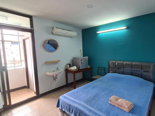 Khlong Thanon House | Roong-Arun Apartment
