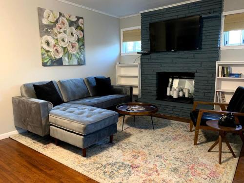 Broken Arrow House | Rose District Willow House By Tulsa Getaways