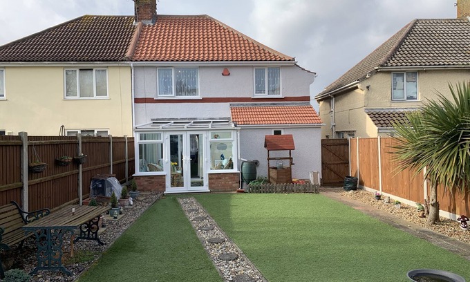 Lowestoft House | Rosevale Bed & Breakfast