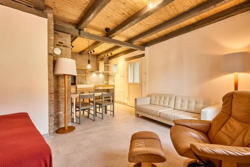 Sulzbach an der Murr Apartment | Rote Wohnung - Ferienwohnung (Goldenes-Häusle)