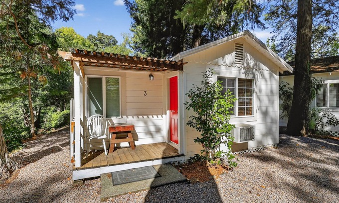 Cobb Apartment | Rouge Cobb Mountain Hotel - Cabin 3