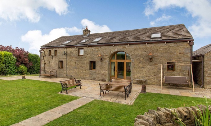 New Hey Cottage | ROUGH BANK BARN, pet friendly, character holiday cottage in Newhey