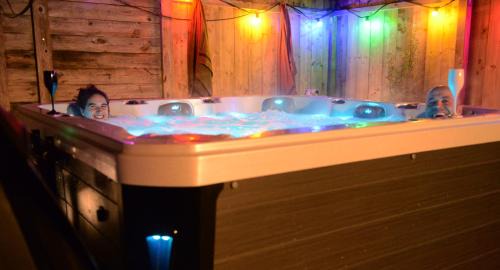 Porspoder House | Roulotte Gîtes O bien-être massage Spa Séjour bien-être en hébergement insolite roulotte Karantez ou en gîtes Melon ou Yock à 800 m des plages Maison d'hôte Drogou