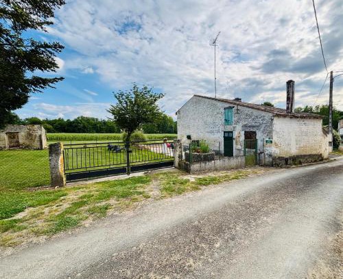 Marignac House | roumeneche THERMALISME jonzac au sejour ou a la semaine