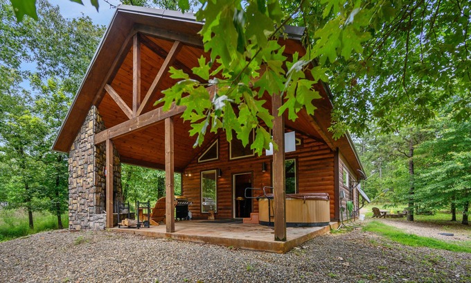 Hochatown Cabin | Rowdy Raccoon: 1 BR, 1 Bath, Sleeps 2