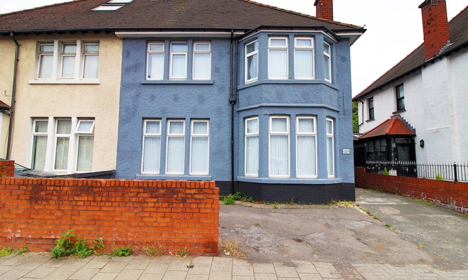 Penylan House | Royal Oak House by Tŷ SA-5 bedroom house