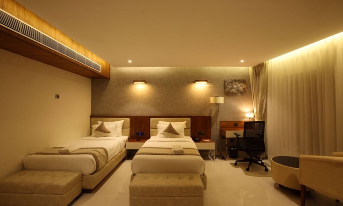 Hampankatta Hotel | Royal Plaza Suites by RAK Rooms