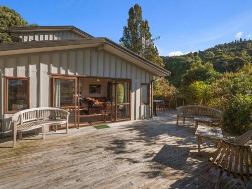 Omori House | Ruatotara - Pukawa Holiday Home