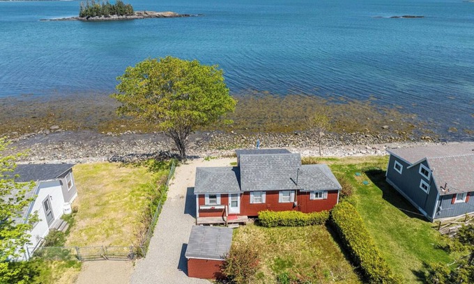 Jonesport Cottage | Ruby Cottage on the shores of Sandy River Beach