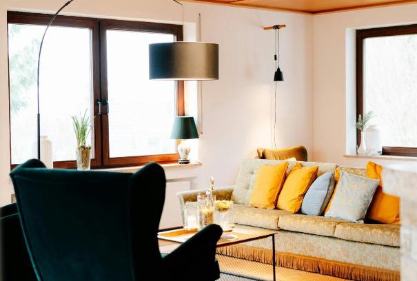 Neufrach Apartment | Ruhestifter-Salem mit Aromasauna und Hot Tub