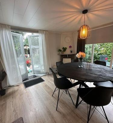Baarle-Nassau Ski Chalet | Ruim, mooi en modern huisje met een heerlijke tuin