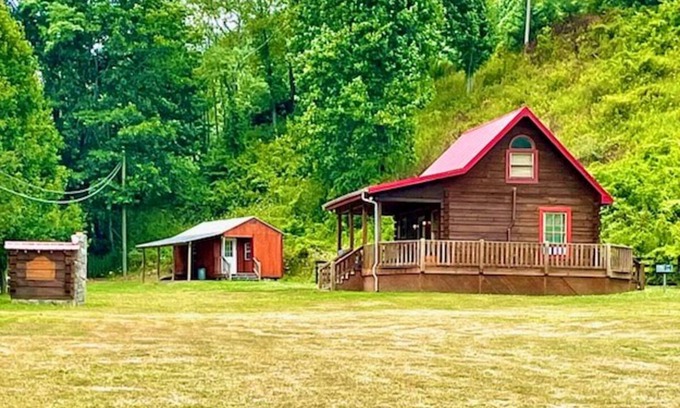 Wilson Creek Cabin | Rumples Retreat at Highland Hideaways - Arcade - Private Drive-in Theater
