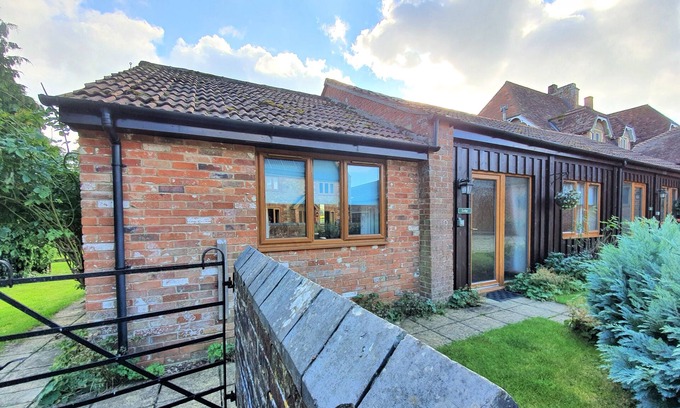 Woolland Cottage | Rural Dog-Friendly Lodge with Enclosed Garden & Pool – The Victorian Barn Dorset