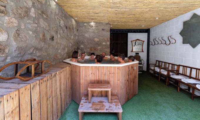 Torroella de Fluvia House | Rural House with Jacuzzi