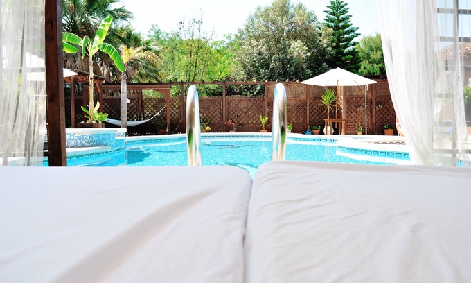 Catral House | Rural house located on the Costa Blanca, with swimming pool, lake and animals.