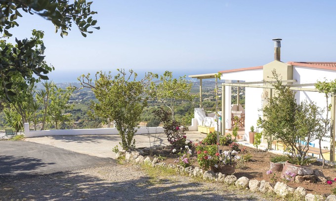 Vizari Cottage | Rural Residence with views amidst an olive grove