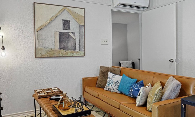 Gordonville House | Rural Retreat near Lake Texoma | 3-BD/1-BA Getaway