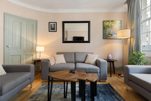 St. Pancras Apartment | Russell Square Vintage - 2 Cozy Bed Home