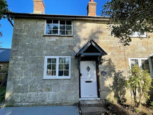 Crowborough House | Rustic 18th century stone cottage with fireplace and parking