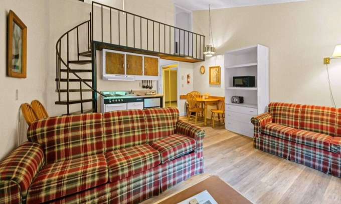 Stoneham Cabin | Rustic 1BR Retreat in the White Mountains