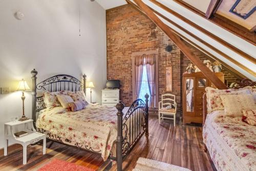 Glasgow Hotel | Rustic Attic Room at Main Street Bed & Breakfast