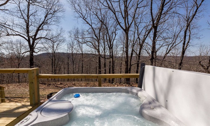Mountainburg Cabin | Rustic Boars Nest Cabin with a Hot Tub