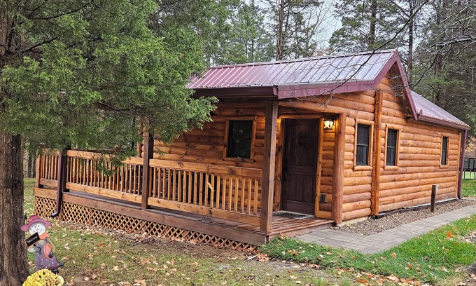 Madison Cabin | Rustic Cabin at Lost Trails