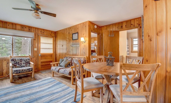 Markesan Cabin | Rustic Cabin | LakeAccess, Kayaks, Bikes, Arcades