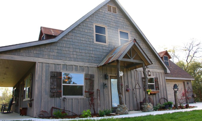 Newcastle Cabin | Rustic Cabin on 40 Acre Working Cattle Ranch ~Wineries Hiking Family friendly~