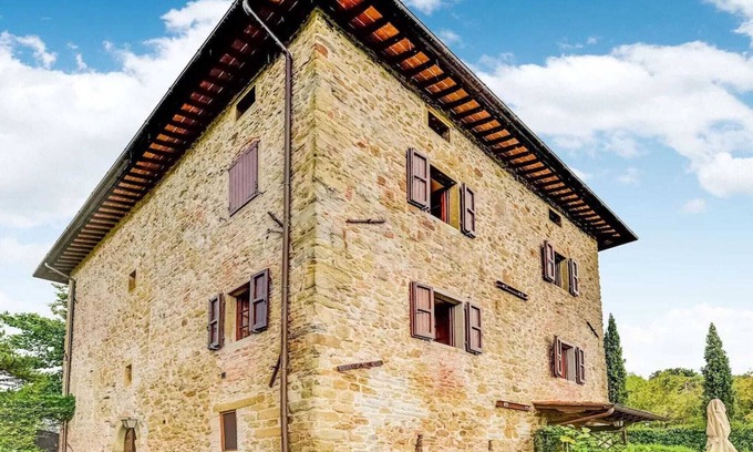 Monterchi House | Rustic Comfort with Modern Touch