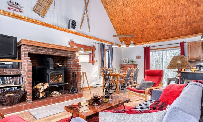 Chertsey Cabin | Rustic cottage - nature & lake