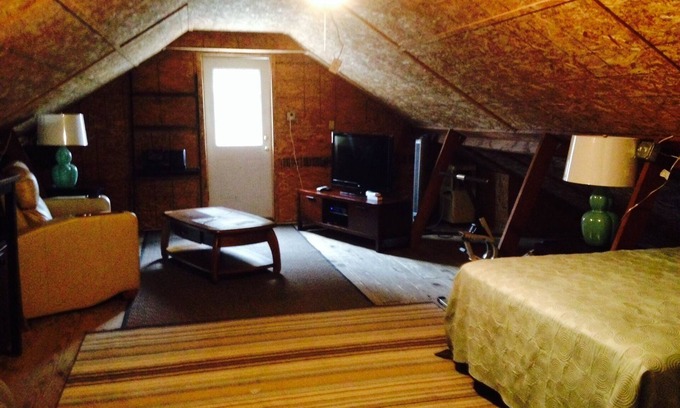 Pleasant Hill Apartment | Rustic Cozy Loft Cabin