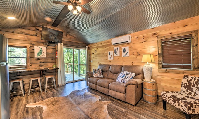 Almo Cabin | Rustic Dog-Friendly Cabin w/Deck & Fire Pit!