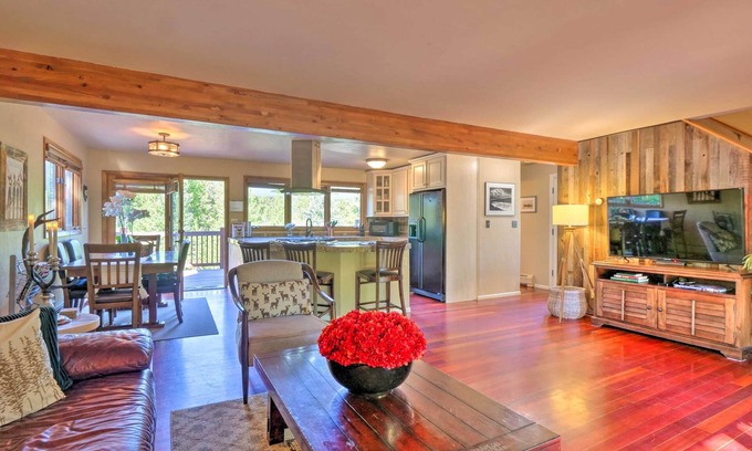 Breckenridge Heights House | Rustic Elegance- 10 min walk to Main, Mountain Views & Direct Access to Trails!