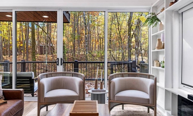 Broken Bow House | Rustic Elegance on Broken Bow OK With Pool