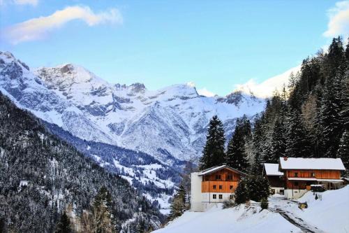 Tobadill Apartment | Rustic Farm in Tyrol with Mountain Views