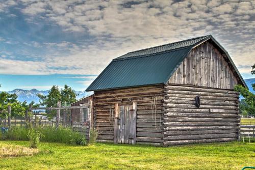 Grantsdale House | Rustic Hamilton Farmhouse Stunning Mtn Views