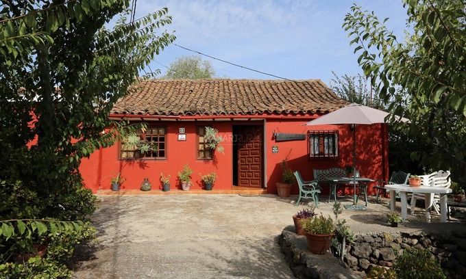 Vega de San Mateo Cottage | Rustic Holiday Cottage La Asomada with Amazing ViewsPerfect for Hik