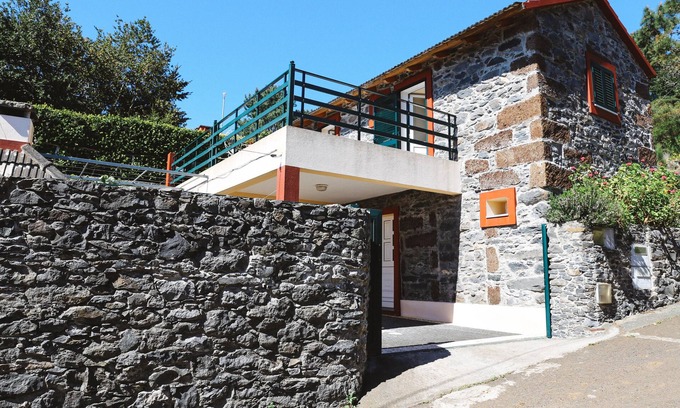 Prazeres Cottage | Rustic House Raposeira Chloe