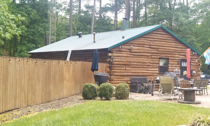 Mardela Springs Cabin | Rustic Log Cabin 1050SFnFishing and Hunting