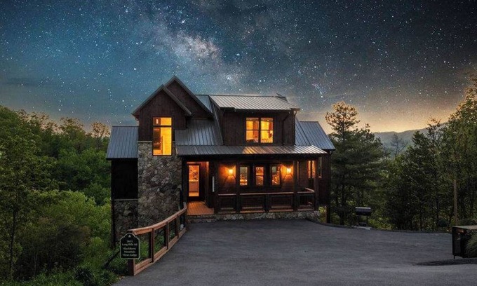 Walland Cabin | Rustic Luxury Cabin with Indoor Pool