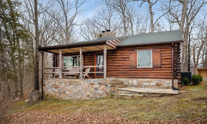 Front Royal Cabin | Rustic Mountain Log Cabin Perched on a cliff side above the Shenandoah River