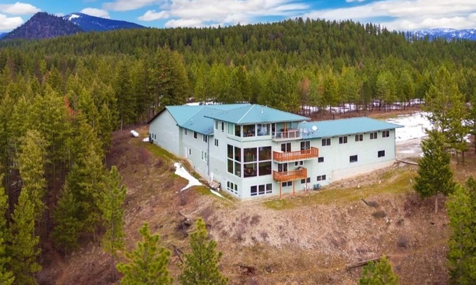 Chewelah Cabin | Rustic Mountain Top Lodges for Short or Longer Stays