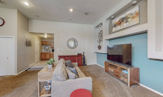 West Old Town Apartment | Rustic Pearl, Near Old Town