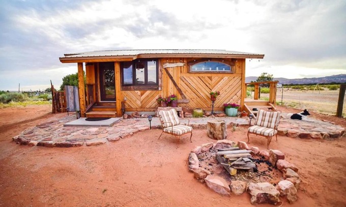 Cane Beds House | Rustic Ranch Getaway Near Zion, Bryce, Grand Canyon