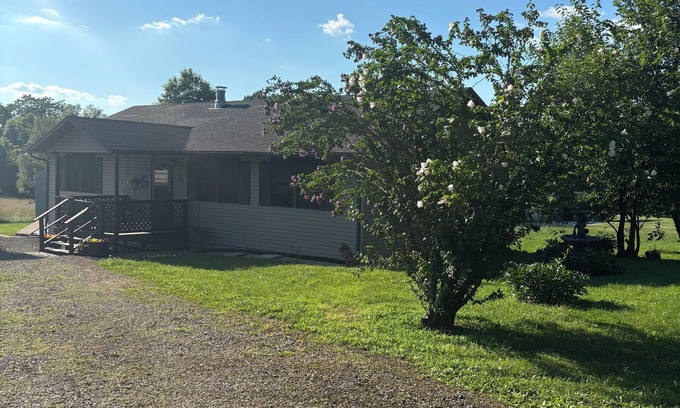 Urbana House | Rustic Roost Retreat, petfriendly, small town, lake river conservation area near