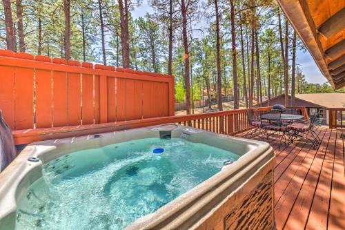 Ruidoso House | Rustic Ruidoso Log Cabin with Hot Tub and Deck!